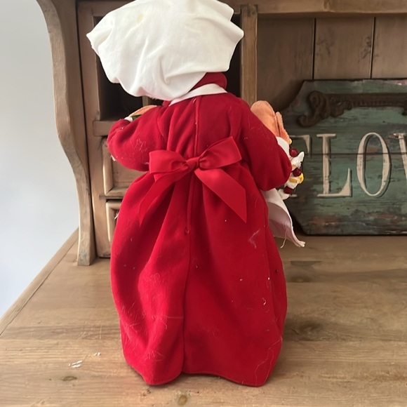 Annalee Mrs. Santa Chef Holding Popcorn Garland 12” From 2011 Cooking Kitchen - Picture 5 of 10